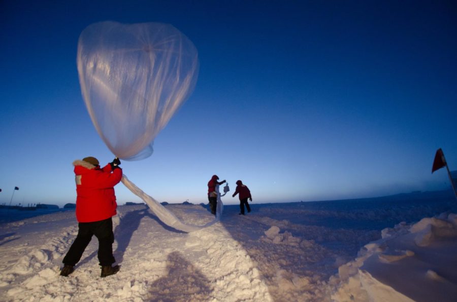 Release of an ozonesonde balloon