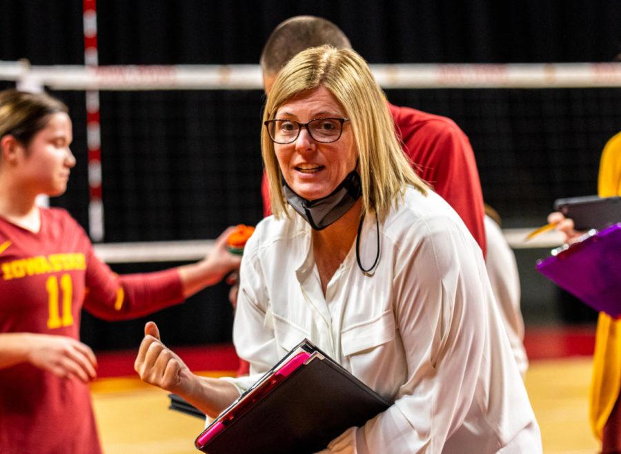 Iowa State head coach Christy Johnson-Lynch talks with the Cyclones during a timeout against No.1 Texas on Oct. 21.