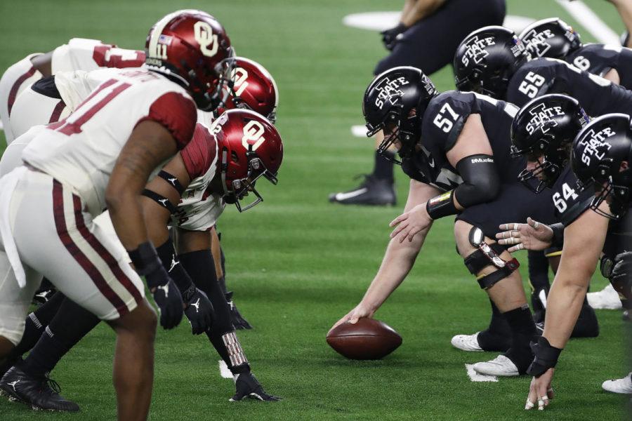 Line of scrimmage with the defense of the Oklahoma Sooners and the offense of the Iowa State Cyclones during the 2020 Dr. Pepper Big 12 Championship at AT&T Stadium in Arlington, Texas on Dec 19, 2020.