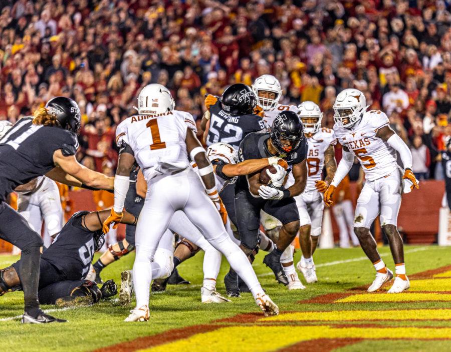 Breece Hall scores a touchdown against Texas on Nov. 6.