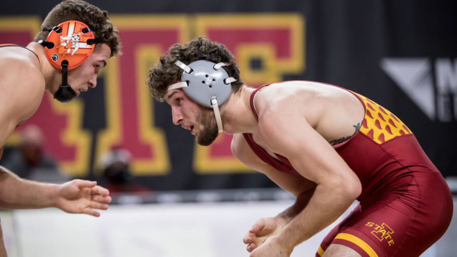 Isaac Judge faces Oklahoma States Travis Wittlake in Iowa State wrestlings dual against Oklahoma State on Jan. 31.