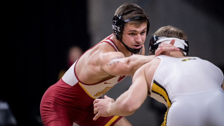 Iowa+States+Julien+Broderson+wrestles+against+the+University+of+Missouris+Peyton+Mocco+on+Jan.+17.%C2%A0