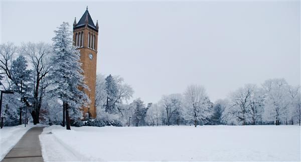 Iowa+States+Campanile+photographed+after+a+heavy+snow.