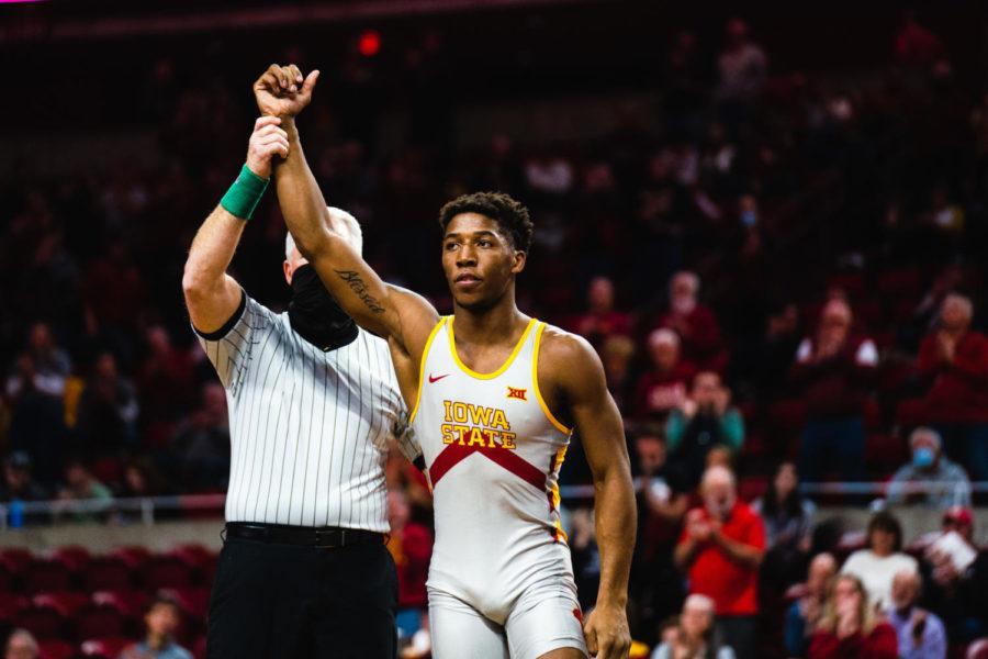 Iowa+State+redshirt+junior+David+Carr+wins+his+match+against+California+State+Bakersfields+Brock+Rogers+in+the+Cyclones+44-0+win+over+the+Roadrunners+on+Jan.+12.