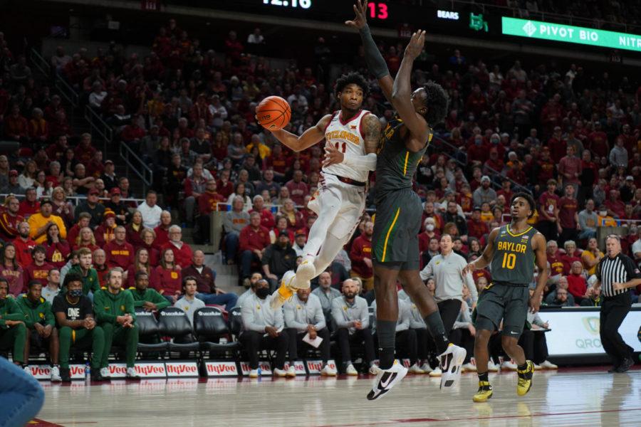 Tyrese Hunter looks for a teammate on offense in No. 8 Iowa States game against No. 1 Baylor on Jan. 1, 2022.