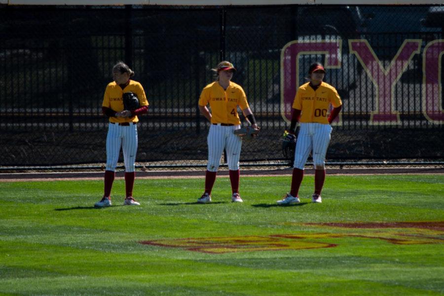 Iowa+State+outfielders+%28left+to+right%29+Skyler+Ramos%2C+Kali+Gose%2C+and+Milaysia+Ochoa+wait+at+center+field+as+the+new+pitcher+warms+up+against+the+University+of+Oklahoma%C2%A0on+March+28.