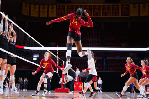 Solei Thomas gets ready for a kill in Iowa State volleyballs spring tournament on April 2, 2022.