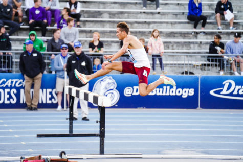 Gable Sieperda runs in the 3000m steeplechase at the Drake Relays on April 28, 2022.