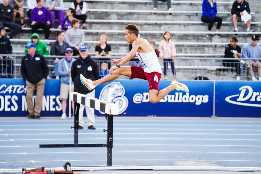 Gable Sieperda runs in the 3000m steeplechase at the Drake Relays on April 28.