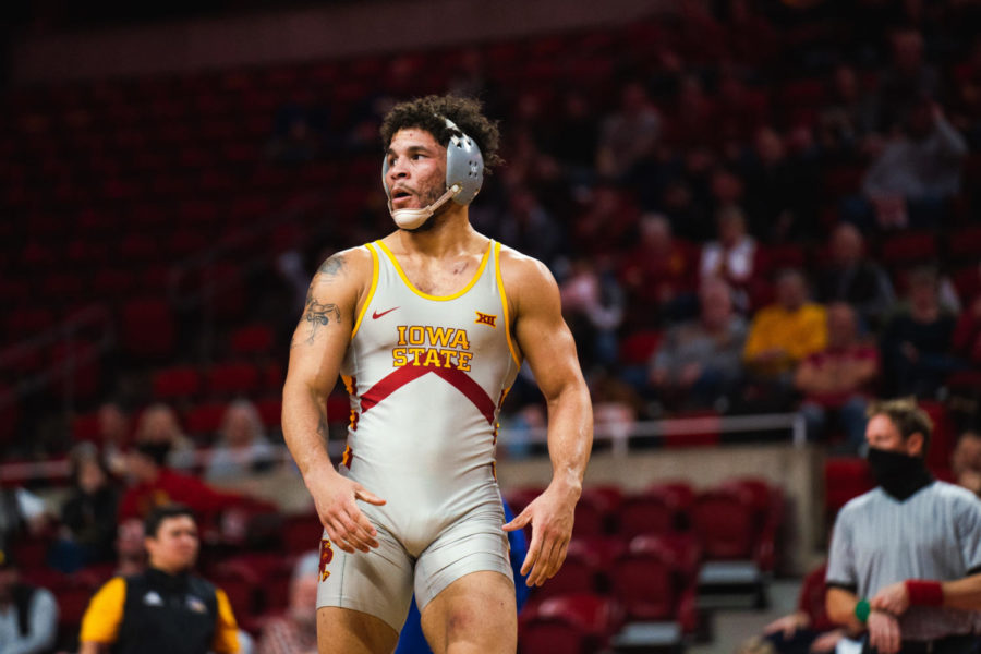 Iowa+State+sophomore+Yonger+Bastida+wins+by+technical+fall+in+his+match+against+California+State+Bakersfields+Josh+Loomer+in+the+Cyclones+44-0+win+over+the+Roadrunners+on+Jan.+12.