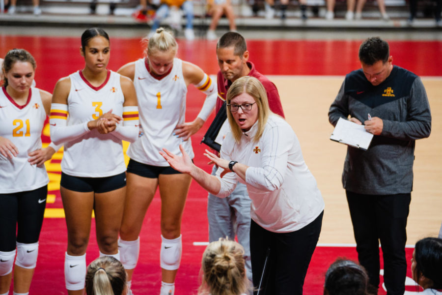 Head+Coach+Chrissy+Johnson-Lynch+speaks+with+her+team+during+a+timeout+at+the+ISU+v+Mizzou+Exhibition.+Aug.+19%2C+2022.++