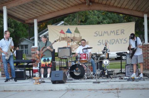 Bob Dorr and Friends performed with Jeff Petersen at the final Summer Sundays concert series