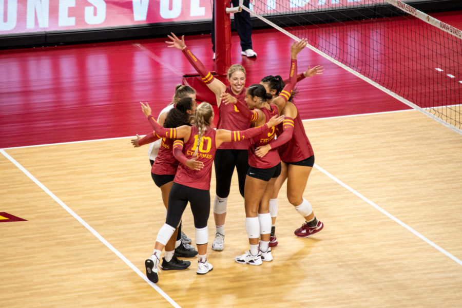 Cyclone+volleyball+celebrates+against+Iowa+on+Sept.+9.