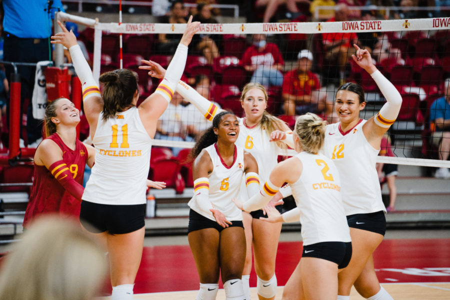 Iowa+State+celebrates+a+point+during+an+exhibition+match+with+Missouri+on+Aug.+19.