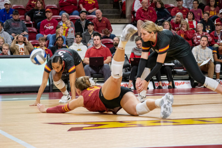 Trio of Cyclones dive for dropping ball in 3-1 win over Kansas on Oct. 7.