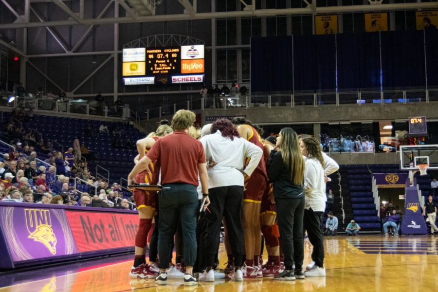 Iowa State huddles during a timeout in the final seconds of the game against UNI at the McLeod Center on Nov. 16, 2022.