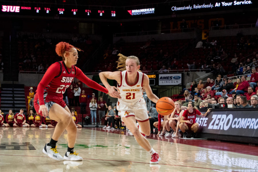 Lexi Donarski drives in towards the paint during the game against SIUE in Hilton Coliseum on Tuesday Nov. 29, 2022.