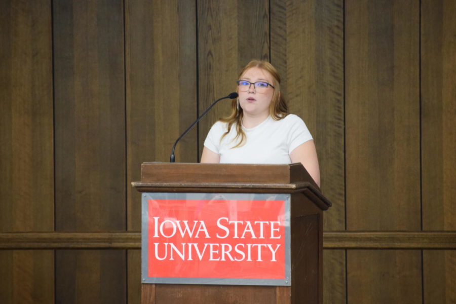 Tabitha Etten, a sophomore in kinesiology and health, taking questions from the Senate on Nov. 9.
