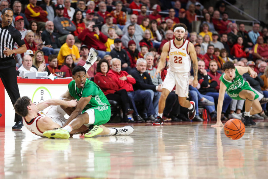 Cyclones fight for a loose ball against North Dakota on Nov. 30, 2022.