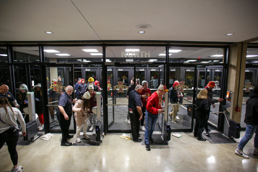 Students rush through the door over an hour before the Cyclones tip off against K-State on Jan. 24, 2023.