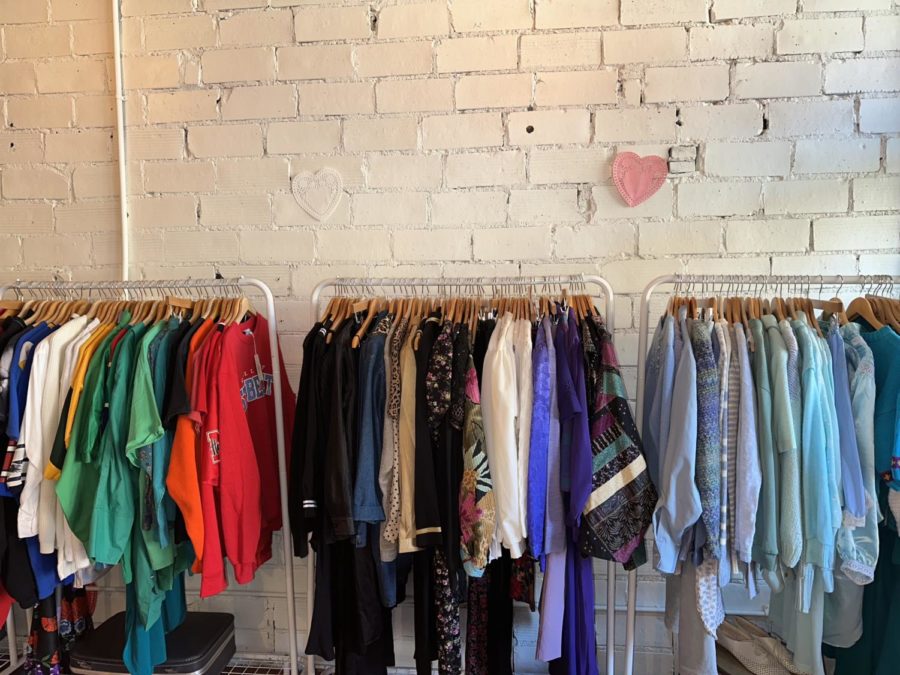 Alma Vintage is a clothing shop located at 2540 Lincoln Way.