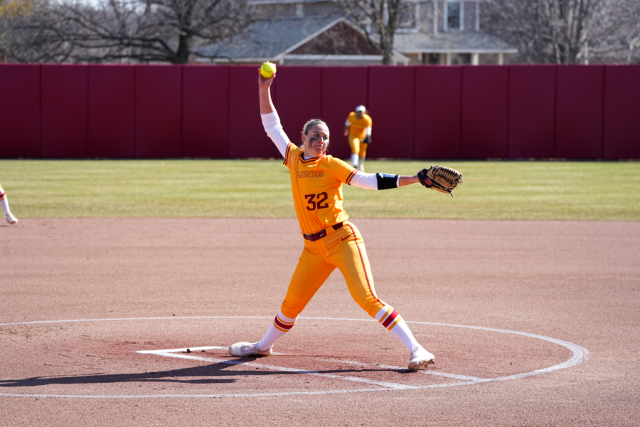 Ellie+Spelhaug+pitches+the+ball+in+game+one+against+Oklahoma+on+March+24%2C+2023.