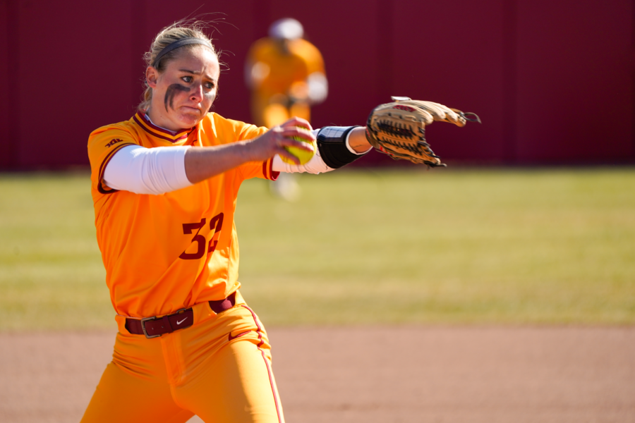 Ellie Spelhaug delivers the ball to home in game one against Oklahoma on Mar. 24, 2023.