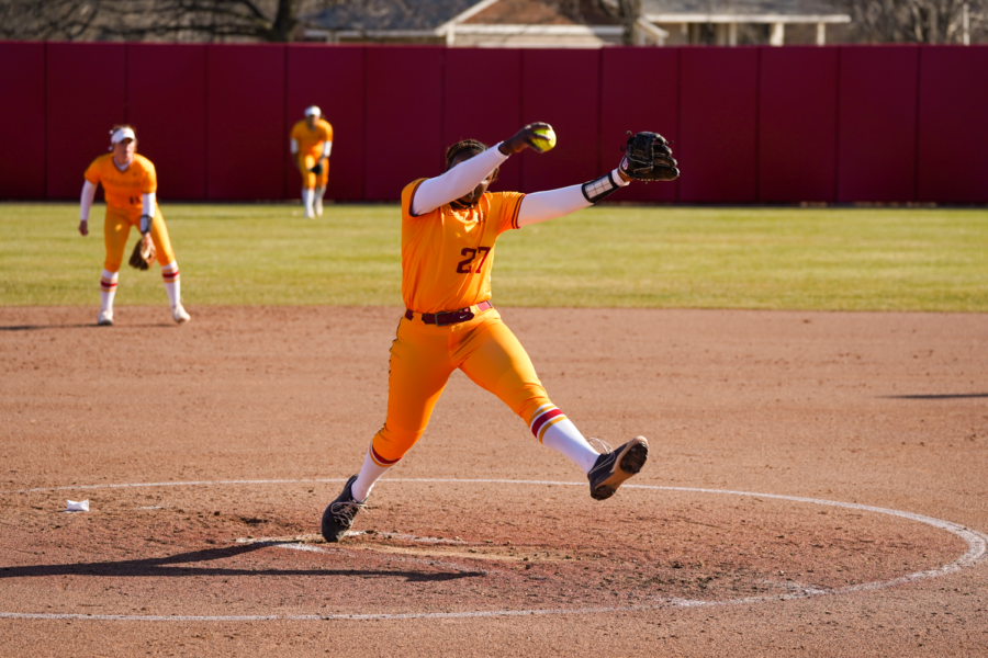 Saya+Swain+pitches+the+ball+in+game+one+against+Oklahoma+on+Mar.+24%2C+2023.