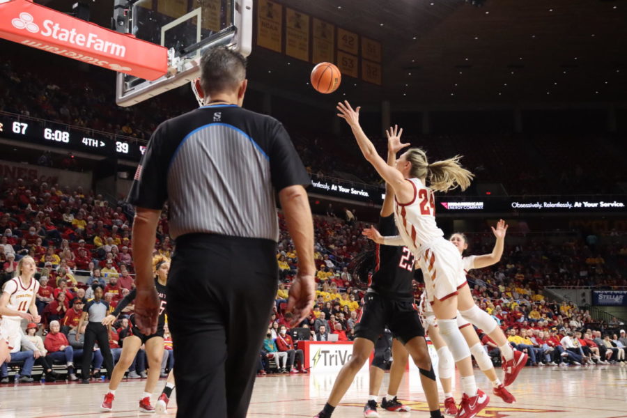Ashley Joens reaching to get 2 more points for the Cyclones during her final game.