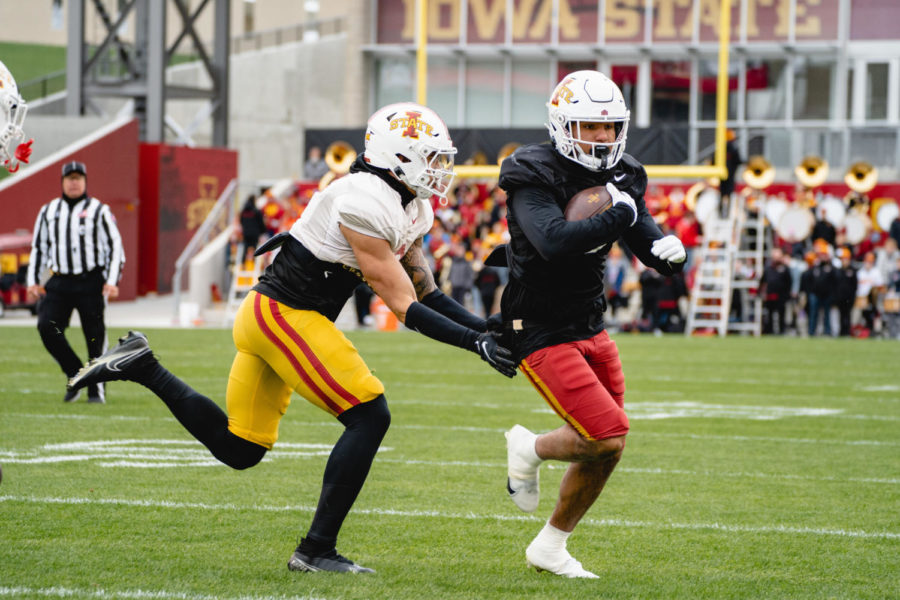 Running Back Eli Sanders moves the ball during a play at the Iowa State Spring football game, Jack Trice Stadium, April 22.