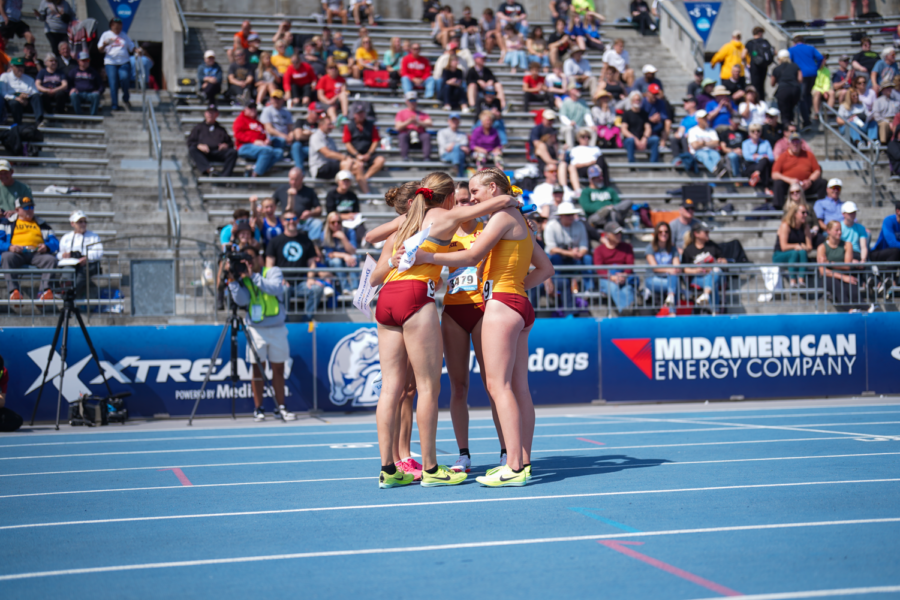 Iowa+State+celebrates+after+a+dominating+performance+in+the+4x1600+at+the+Drake+Relays+on+Apr.+28%2C+2023.