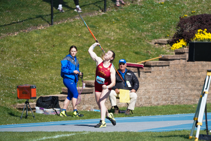 Dahlia Gardiner throws the javelin in the Drake Relays on Apr. 29.