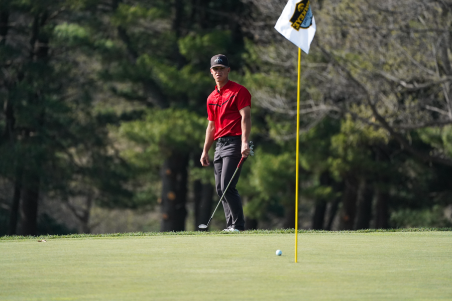 Nate Vance watches his putt at the Hawkeye Invitational on Apr. 14, 2023.