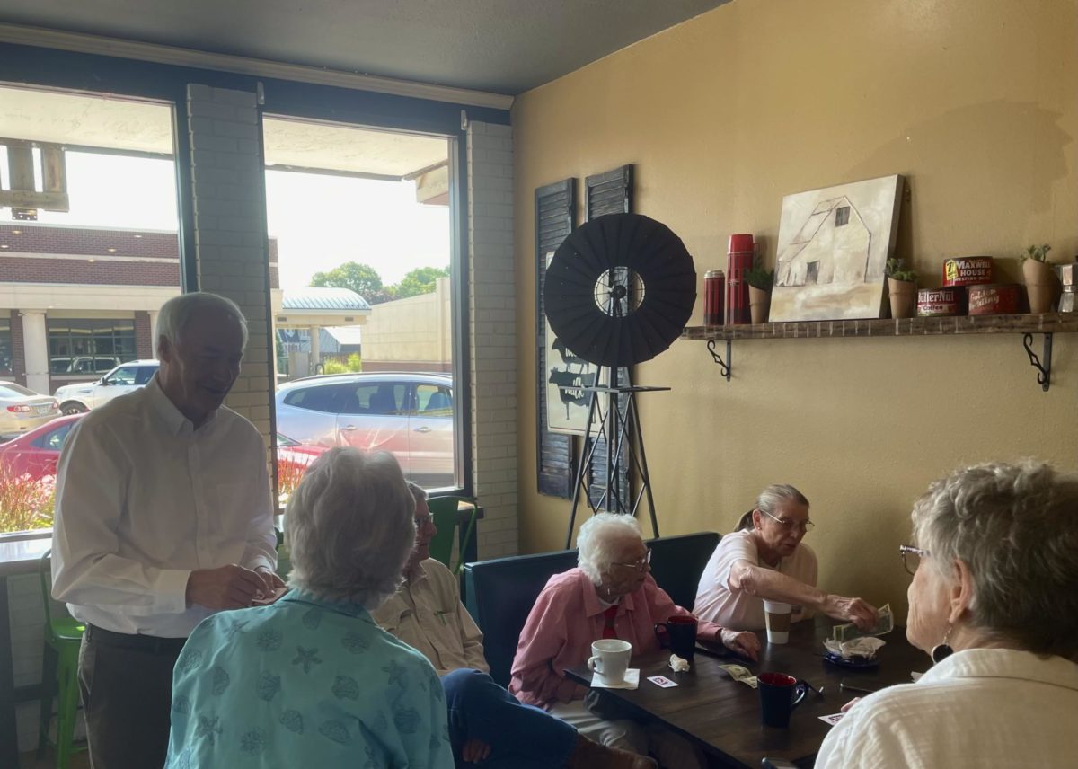 Asa Hutchinson speaks with Nevada, Iowa residents at Farm Grounds coffee shop.