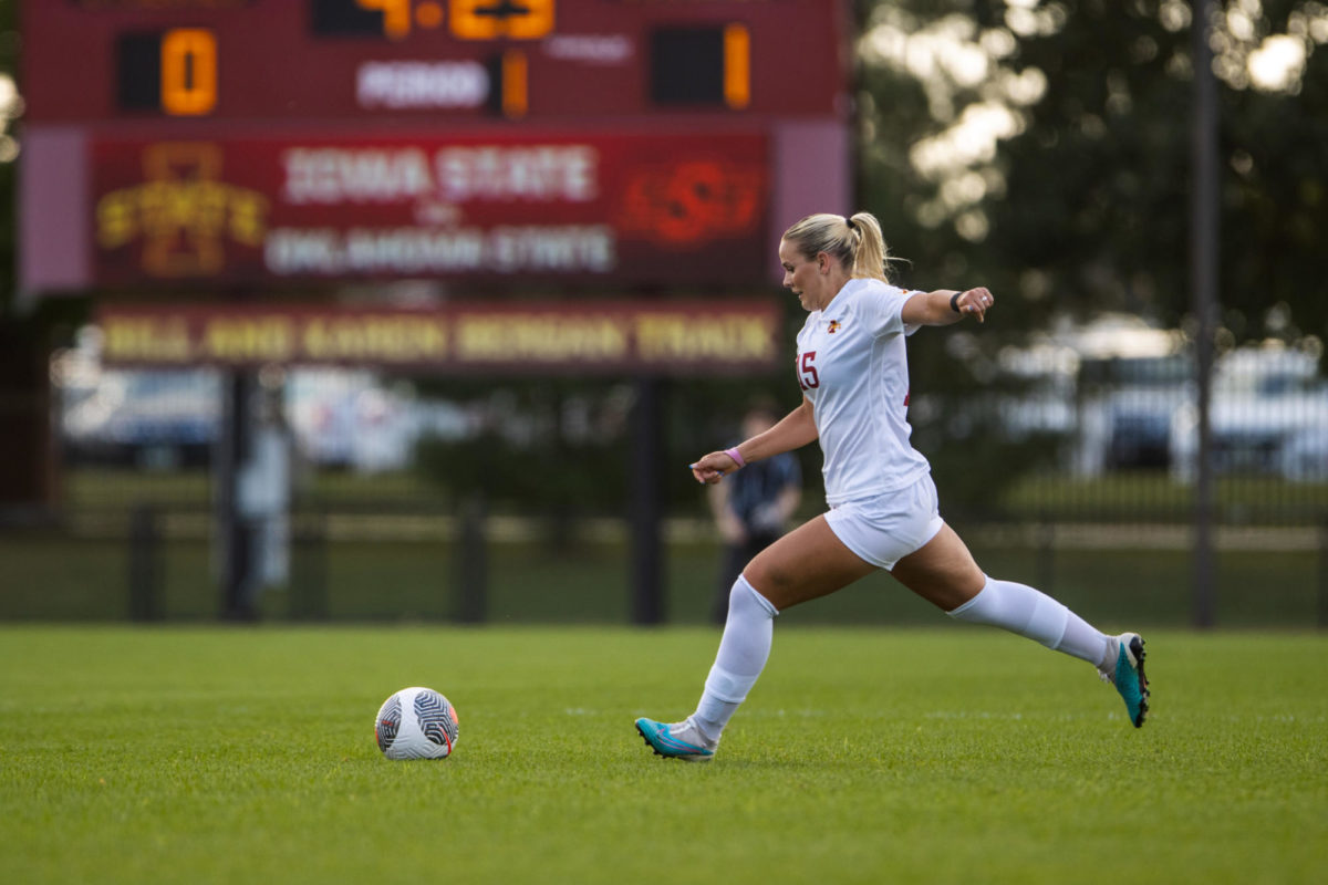 Hanna Reid performs a free kick during the Iowa State vs. Oklahoma State match, Cyclone Sports Complex, Sept. 14, 2023.