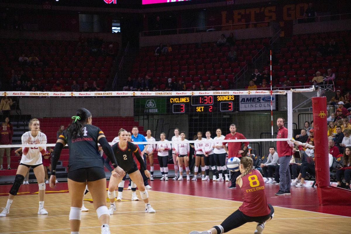 Brooke+Stonestreet+goes+for+a+dig+against+Oklahoma+at+the+Hilton+Coliseum+on+Oct.+29.