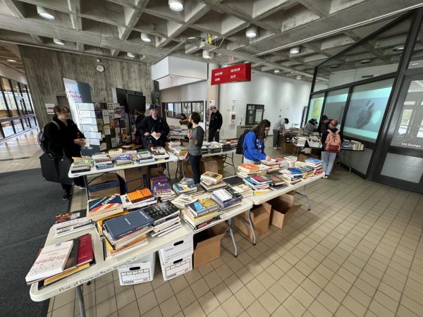 College of Design dollar book sale raises funds for student designers