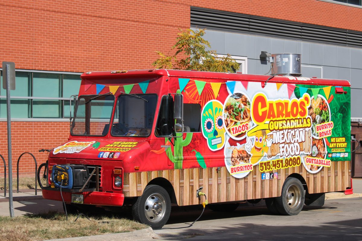 Carlos' food truck outside Hoover Hall. Oct. 21, 2024.