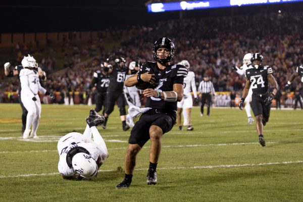 Rocco Becht (3) runs into the endzone after getting past the defensive line during the Iowa State Cyclones and Cincinnati Bearcats game in Ames Iowa on Nov. 16, 2024.