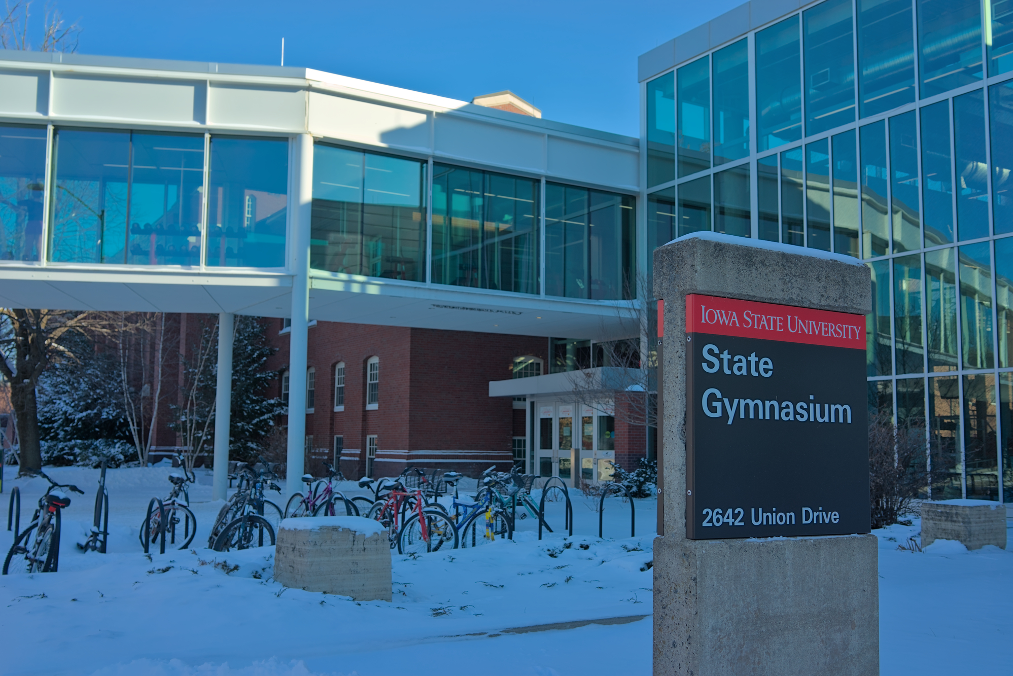 Packed gyms, limited space: How students navigate crowded fitness facilities