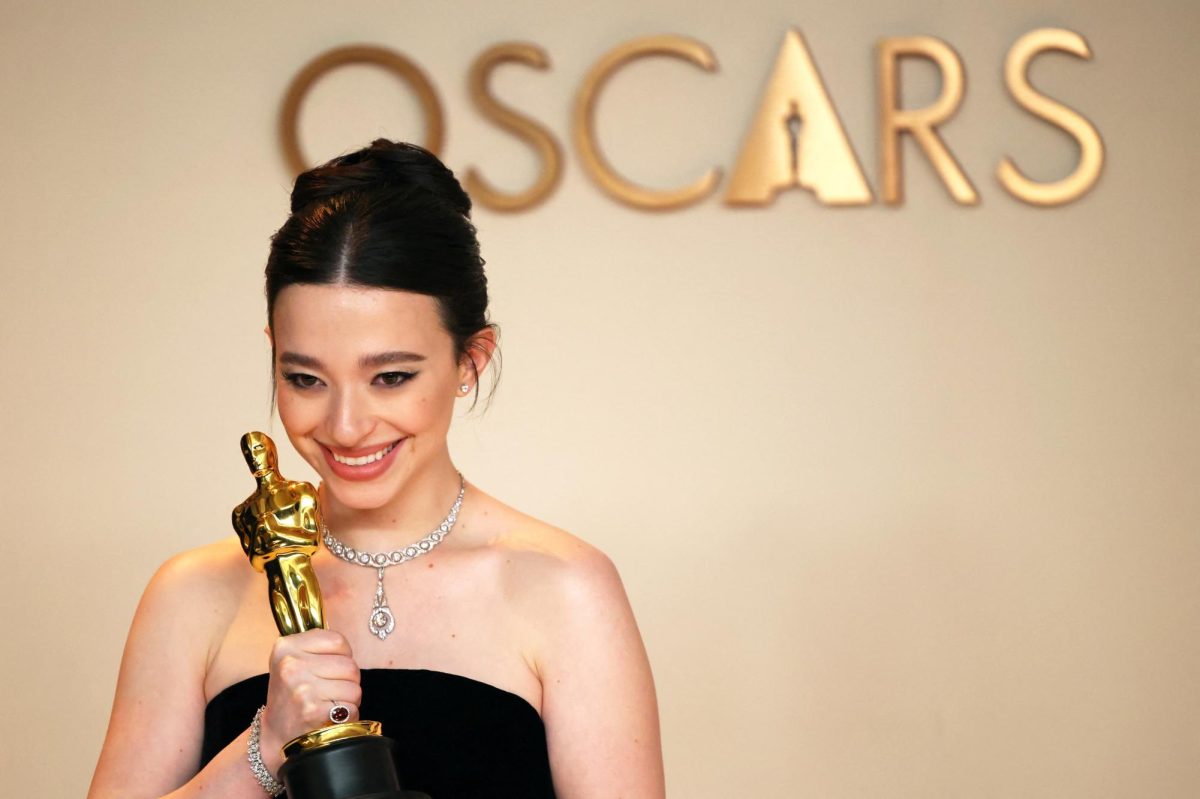 Mikey Madison poses with the Best Actress Oscar for "Anora" in the Oscars photo room at the 97th Academy Awards in Hollywood, Los Angeles, California, U.S., March 2, 2025. REUTERS/Daniel Cole