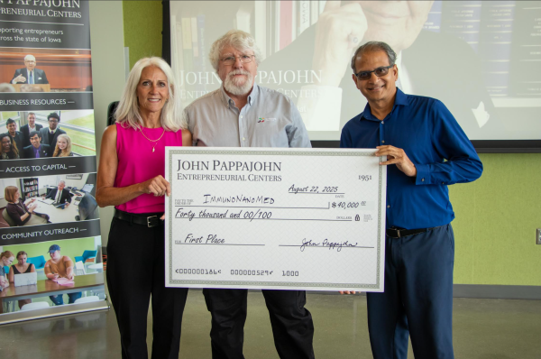 Pictured (left to right):  Judi Eyles, Pappajohn Center, and Mike Wannamuehler, PhD (Veterinary Medicine) and Balaji Narasimhan, PhD (Chemical and Biological Engineering), from ImmunoNanoMed. 